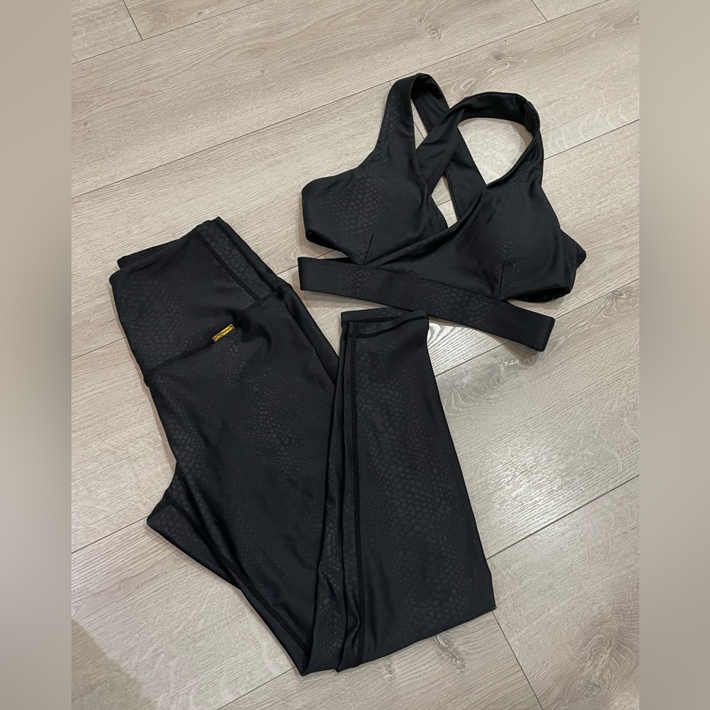 Beautiful set from Cleo Harper. Size small only worn once.